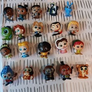 A Lot Of Disney Doorables 20 in This Lot.